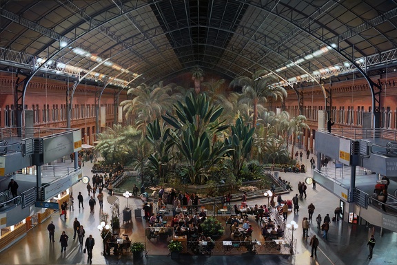 08. Estación de Atocha, simetrias. (Óleo sobre lienzo 195x130 cm.)